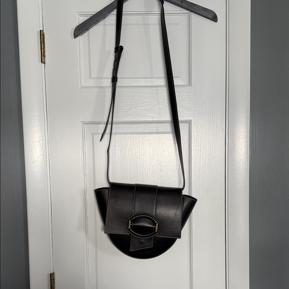 Elegant Black Leather Shoulder Bag